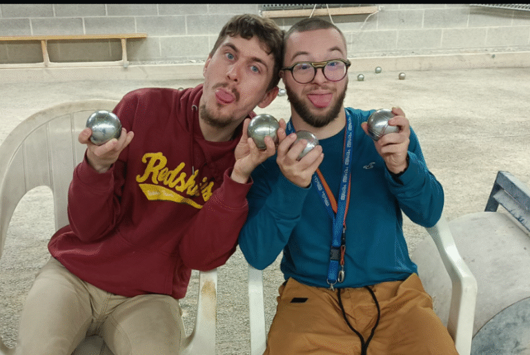 Novembre 2025 – De la pétanque adaptée pour les jeunes du Foyer Les Lauriers